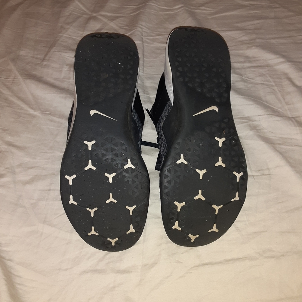 Nike's - Picture 3 of 3